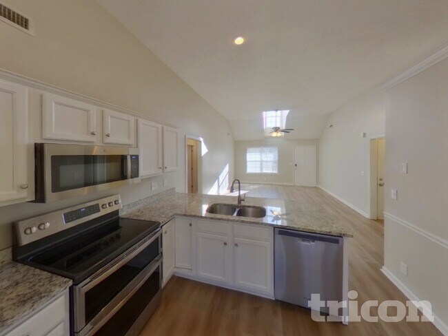 Foto del edificio - 3415 Hardwood Dr