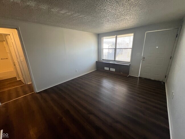 Foto del edificio - 2000 Indianapolis Rd