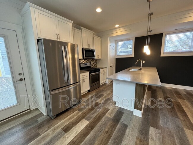 Building Photo - 818 Villa Ave