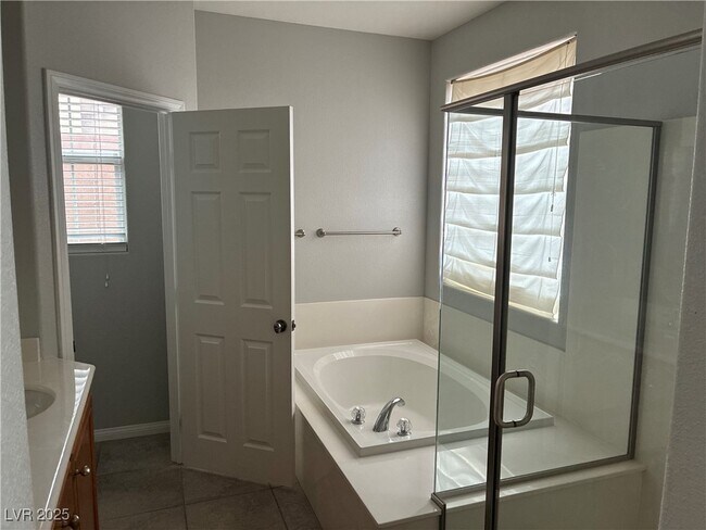 Foto del edificio - 5774 Blackbirch St