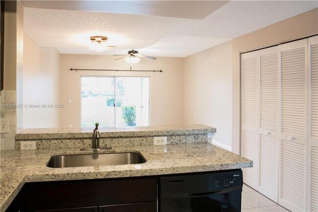 Building Photo - 12 Simonton Cir