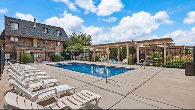 Photo - 1140 Walnut Ave Apartment