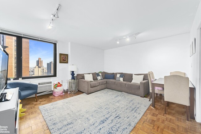 Foto del edificio - 1 Bed + Office/Den