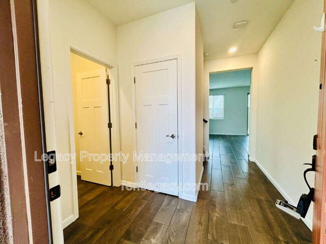 Building Photo - 3879 Ivan Way