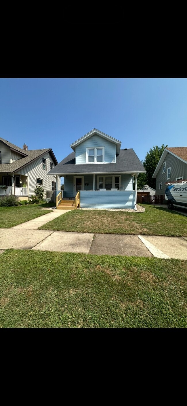 Building Photo - 7111 31st Ave