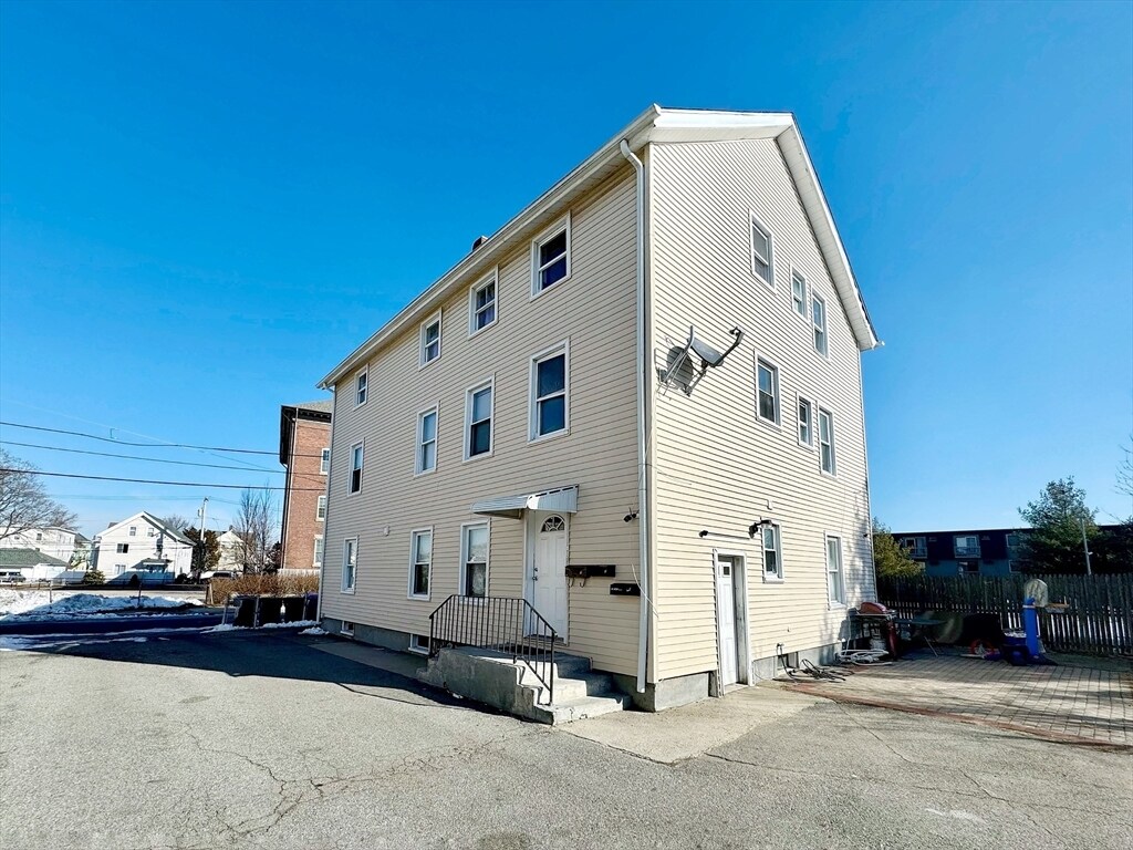 Primary Photo - 25-27 Charles St