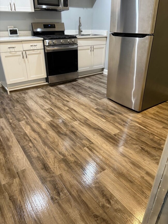 Building Photo - 9219 S Greenwood Ave