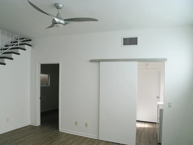 Foto del edificio - 1646 Preuss Rd