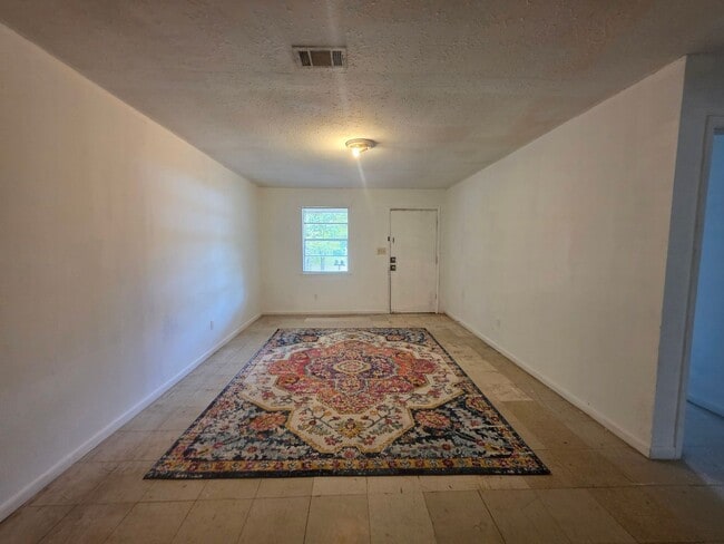 Building Photo - Gully Ln 6710-B