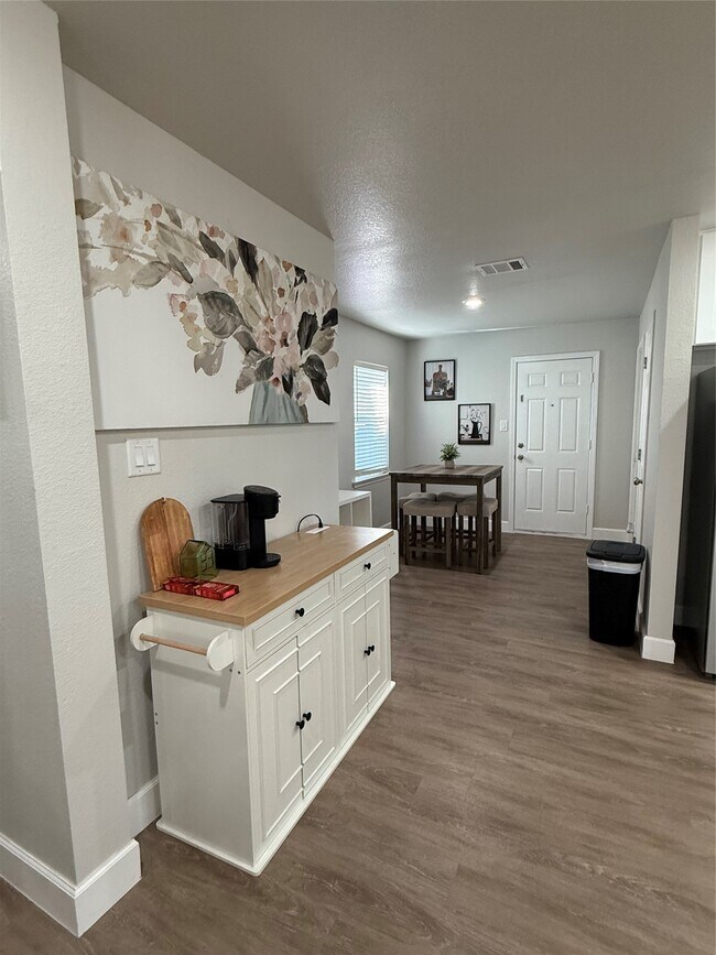 Foto del edificio - 3610 Newton Dr