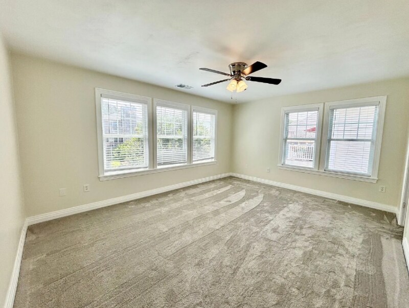 Foto principal - 259 W Ocean View Ave