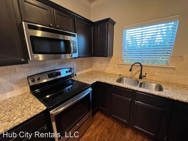Building Photo - 3 br, 2.5 bath House - 4413 106th St Unit A