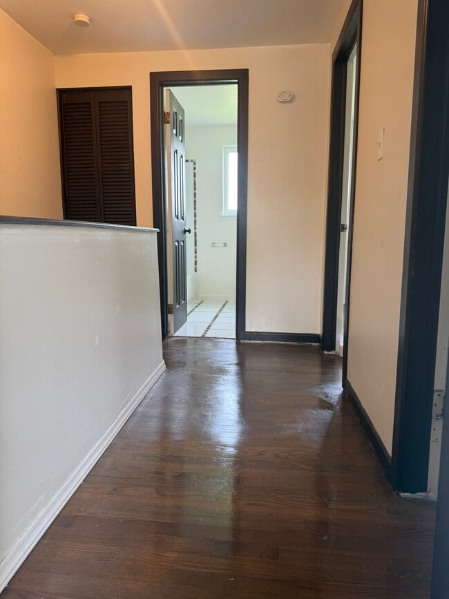 Building Photo - 200 N Christine Cir