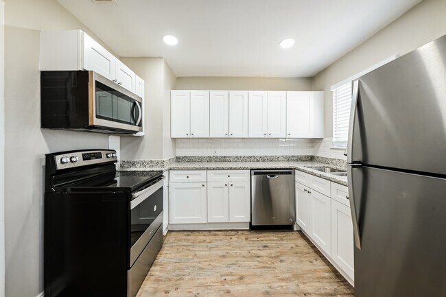 Building Photo - 4311 Scottsdale Dr