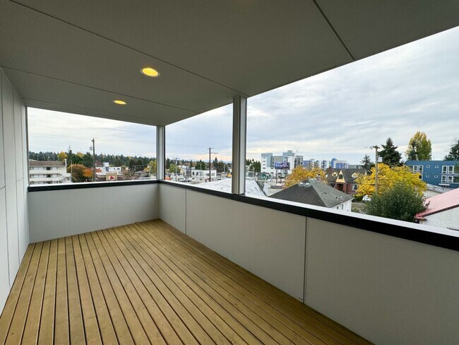 Building Photo - 3Bd/1.75Ba Seattle Townhouse