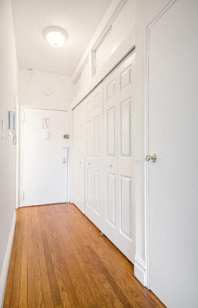 Building Photo - 154 W 70th St