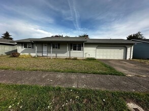 Building Photo - 613 36th Ave SE