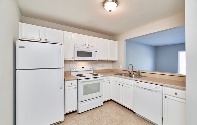 Building Photo - Courtland Manor