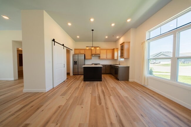 Building Photo - 708 Promenade Dr