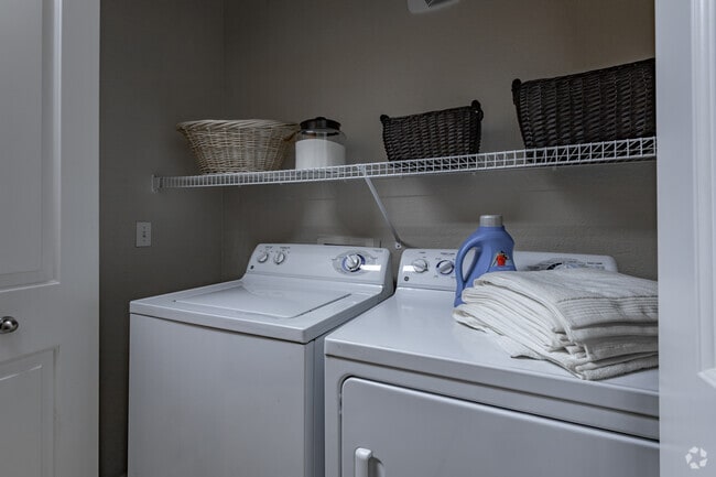 2BR, 2BA - B2 - 1,099 SF - Wyngate Apartments