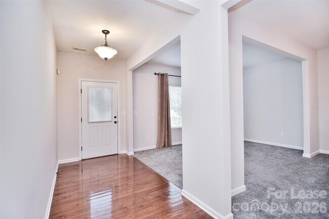 Foto del edificio - 5115 Chapel Chase Lane