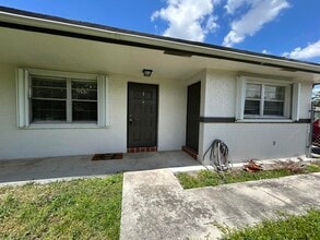Building Photo - 6140 SW 41st Ct