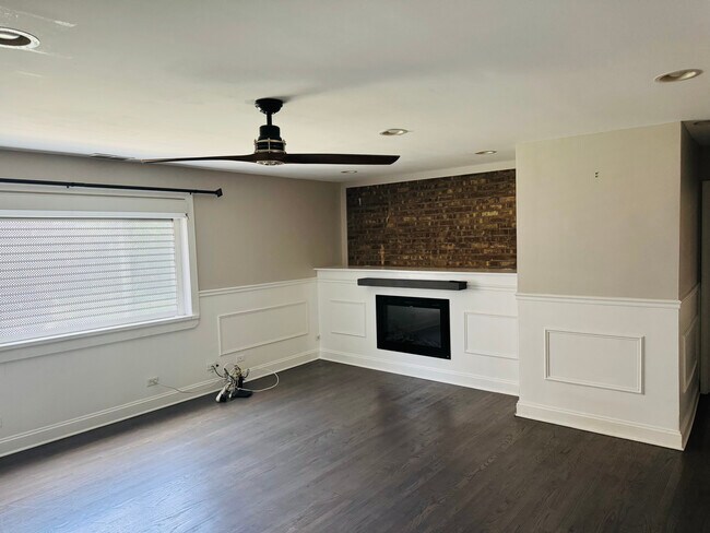 Foto del edificio - 1429 W Jarvis Ave