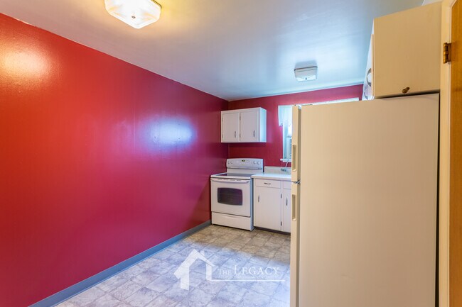 Building Photo - 325 S Kimball St