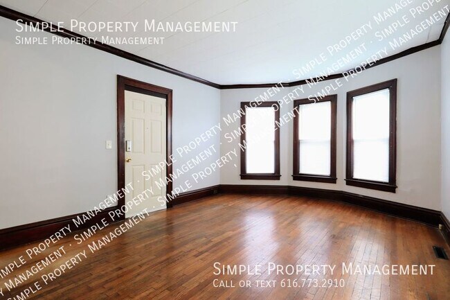 Building Photo - Just Remodeled 2 Bedroom! Pet Friendly!