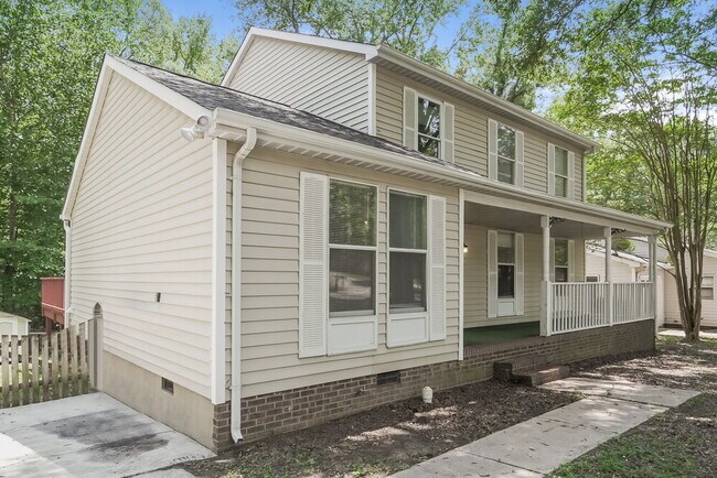 Foto del edificio - 5708 Running Wood Ln