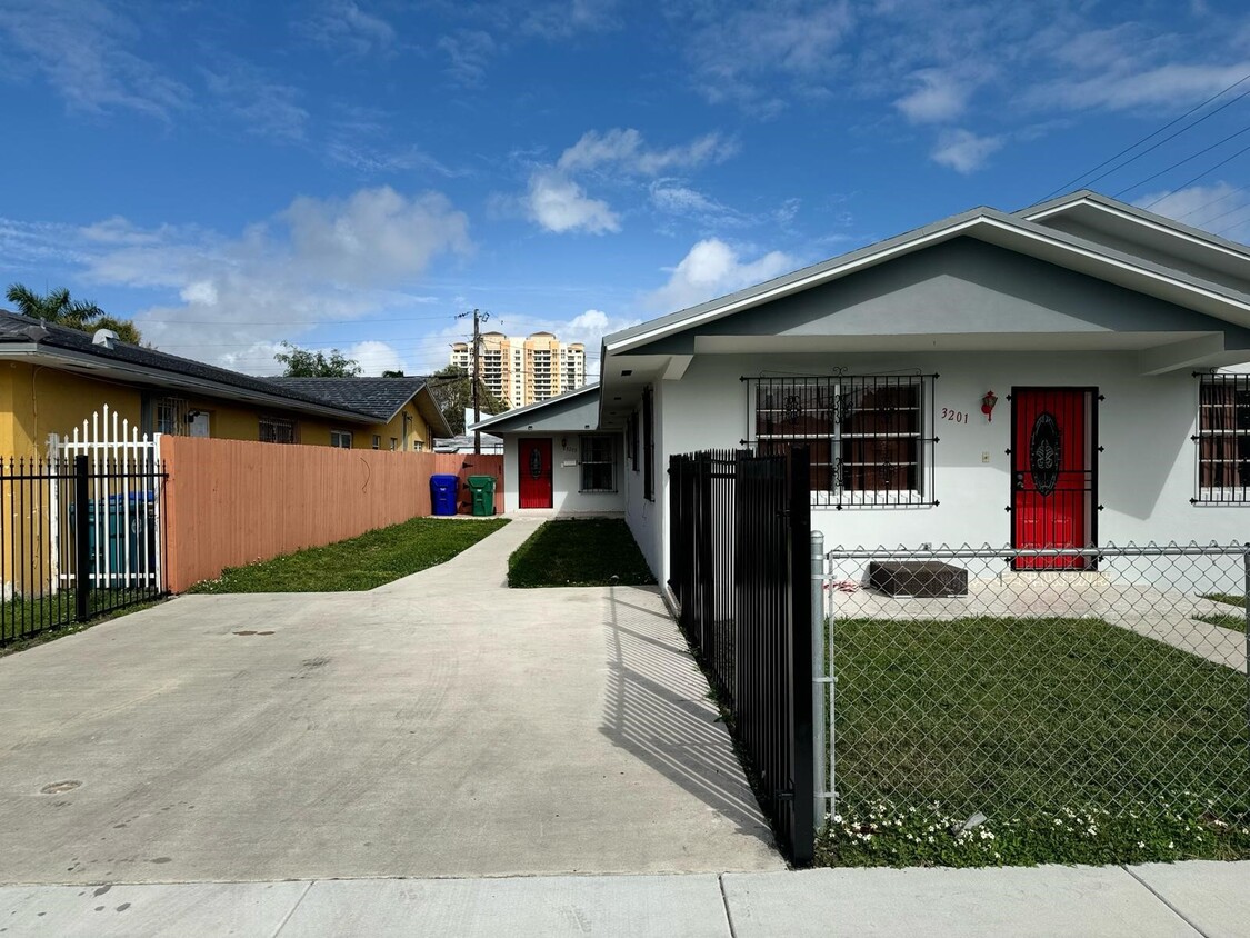Primary Photo - 3203 SW 24th Ter