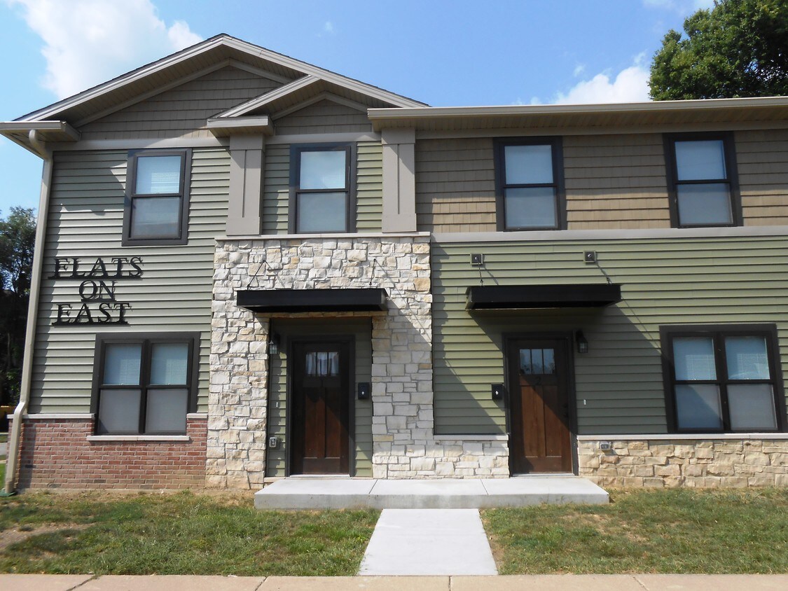 202 E Walnut St Bloomington Il 61701 Townhouse For Rent In Bloomington Il Apartments Com