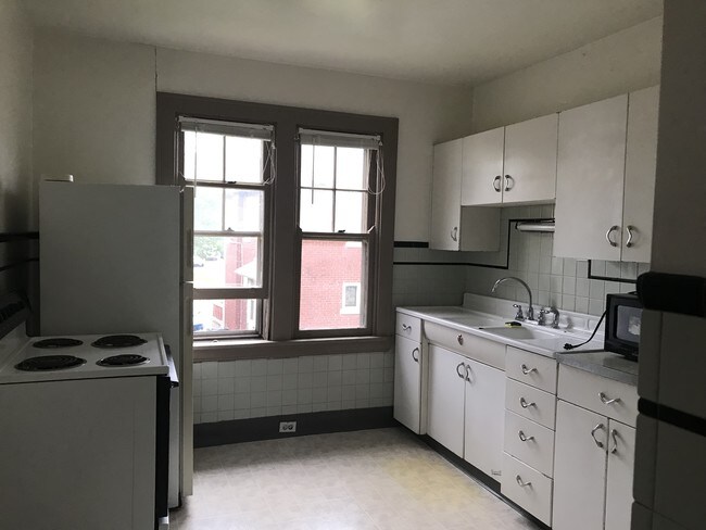 Kitchen (we upgraded the appliances) - 23 Holmesdale Ct