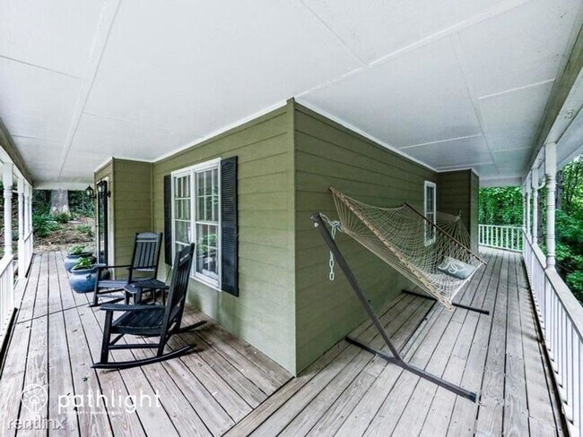Foto del edificio - 5 br, 2 bath House - 812 Deep Lake Drive N...