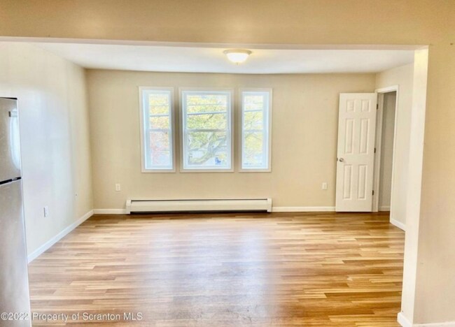 Building Photo - 537 Hickory St