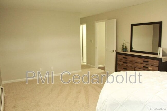 Foto del edificio - 7050 W Cedar Ave