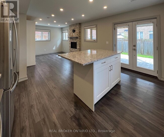 Building Photo - 70 Juglans Crescent