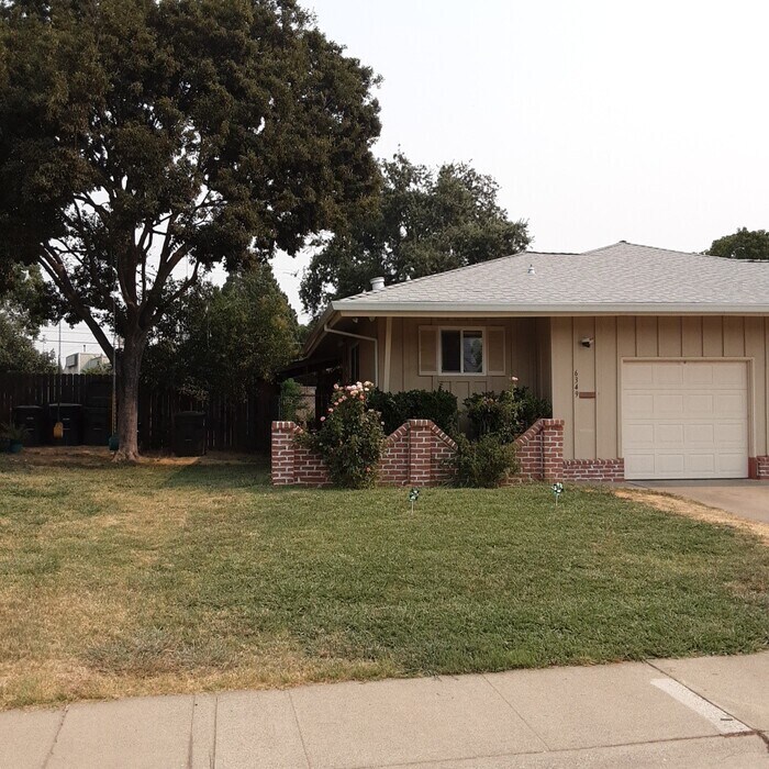 Primary Photo - Great 2/1 duplex for rent in Citrus Heights!