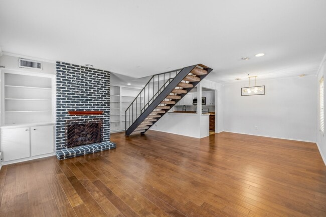 Building Photo - 5534 Beverly Hill St