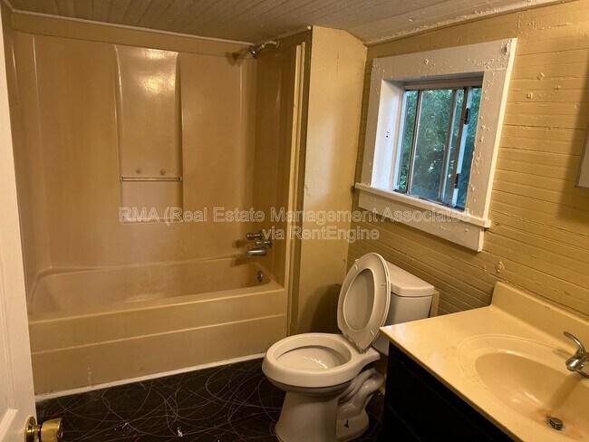 Foto del edificio - 503 Hallyburton St