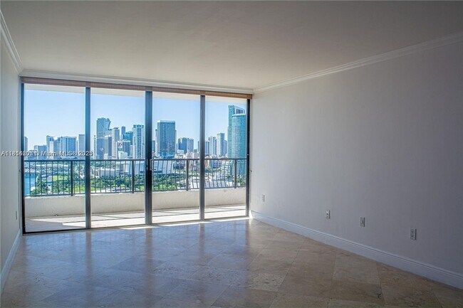 Foto del edificio - 555 NE 15th St