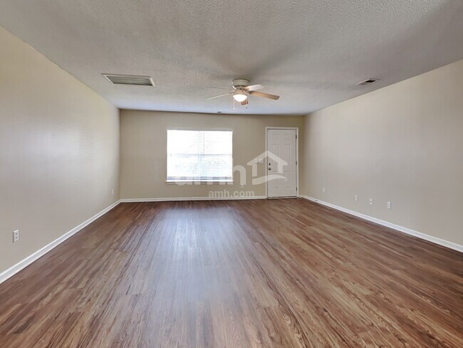 Foto del edificio - 2021 Clipstone Drive