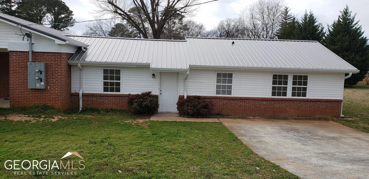 Primary Photo - 120 Shelia Dr