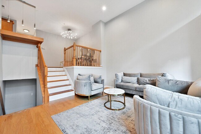 Foto del edificio - 319 Midland Ct