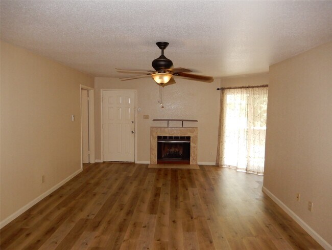 Foto del edificio - 9797 Leawood Blvd