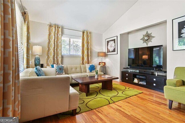 Foto del edificio - 2056 Arlington Ave NE