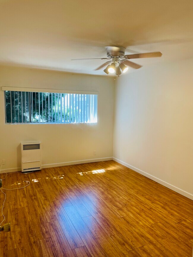 Foto del edificio - Westwood Plaza Apartments