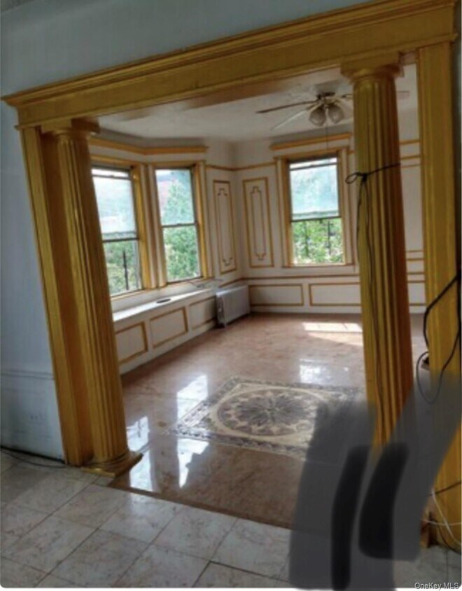 Foto principal - 31-49 93rd St