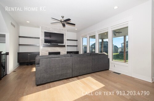 Building Photo - 17648 Crystal St