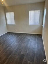 Building Photo - 932 W 71st St